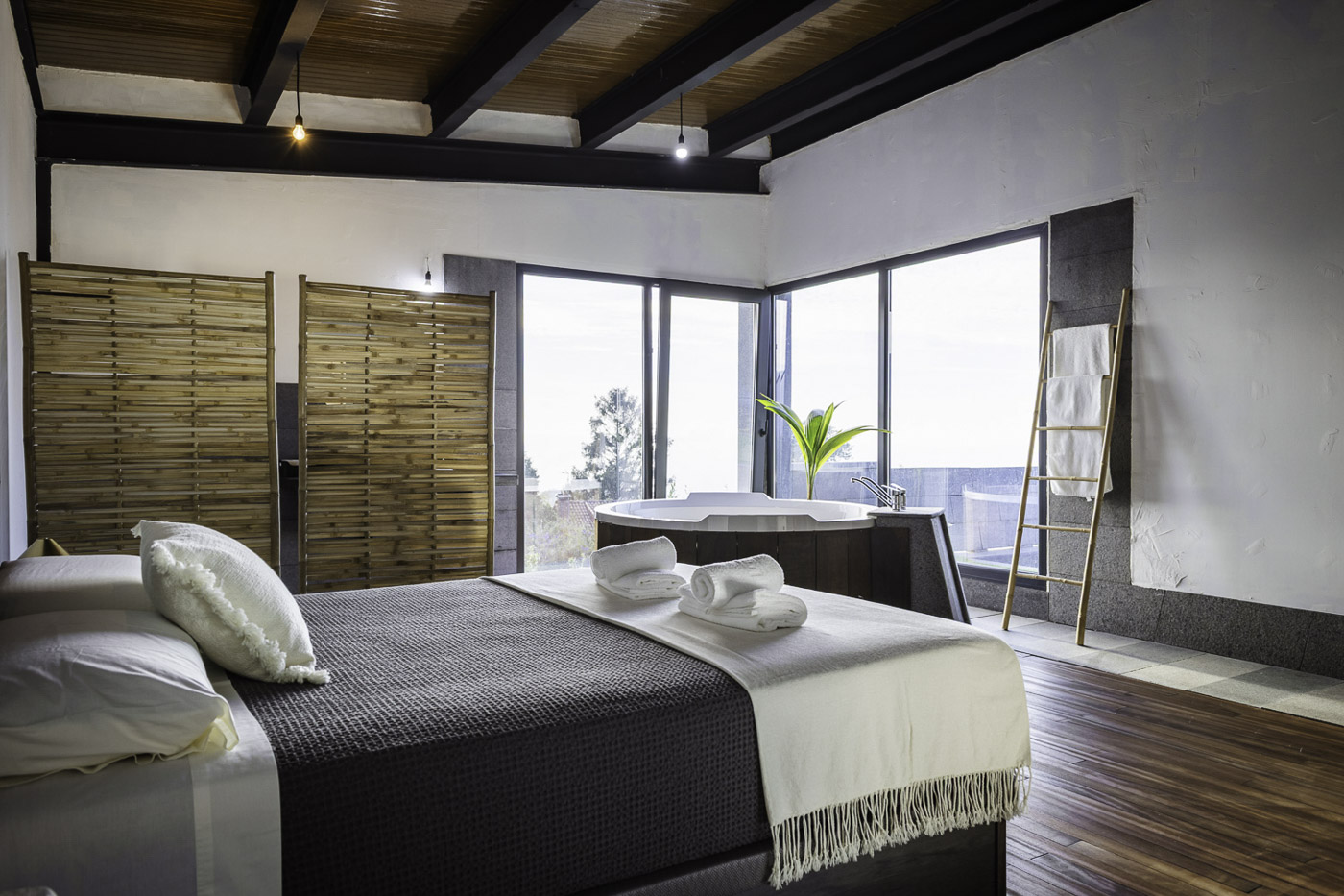 Dormitorio 1: Habitación principal con jacuzzi